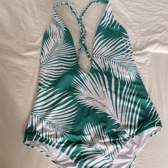 CUPSHE WOMENS SWIMSUIT💚🤍💚New with tags - Picture 7 of 9